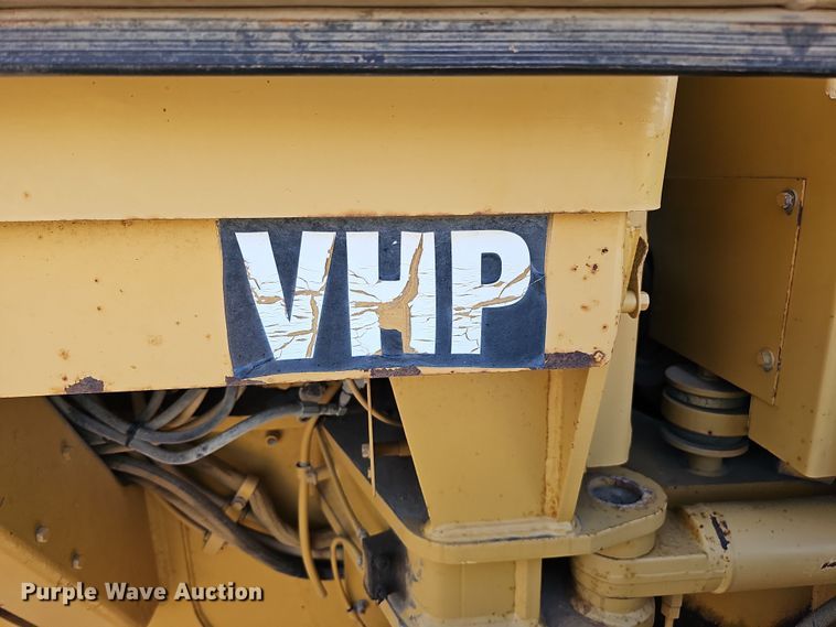 image for item DQ8472 2002 Caterpillar 160H VHP  motor grader