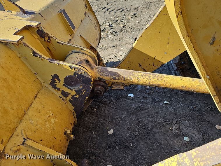image for item DQ8473 2001 Caterpillar 963C track loader