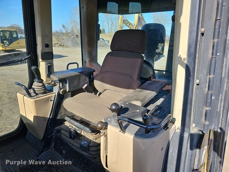 image for item DQ8473 2001 Caterpillar 963C track loader