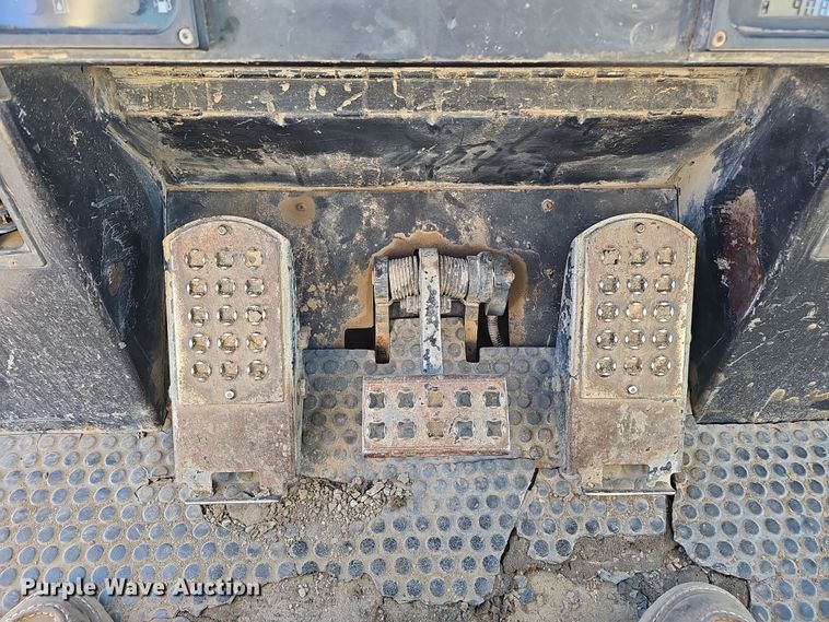 image for item DQ8473 2001 Caterpillar 963C track loader