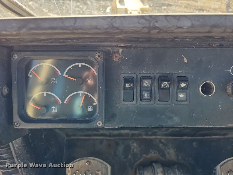 image for item DQ8473 2001 Caterpillar 963C track loader