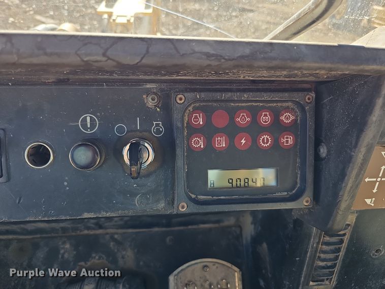 image for item DQ8473 2001 Caterpillar 963C track loader