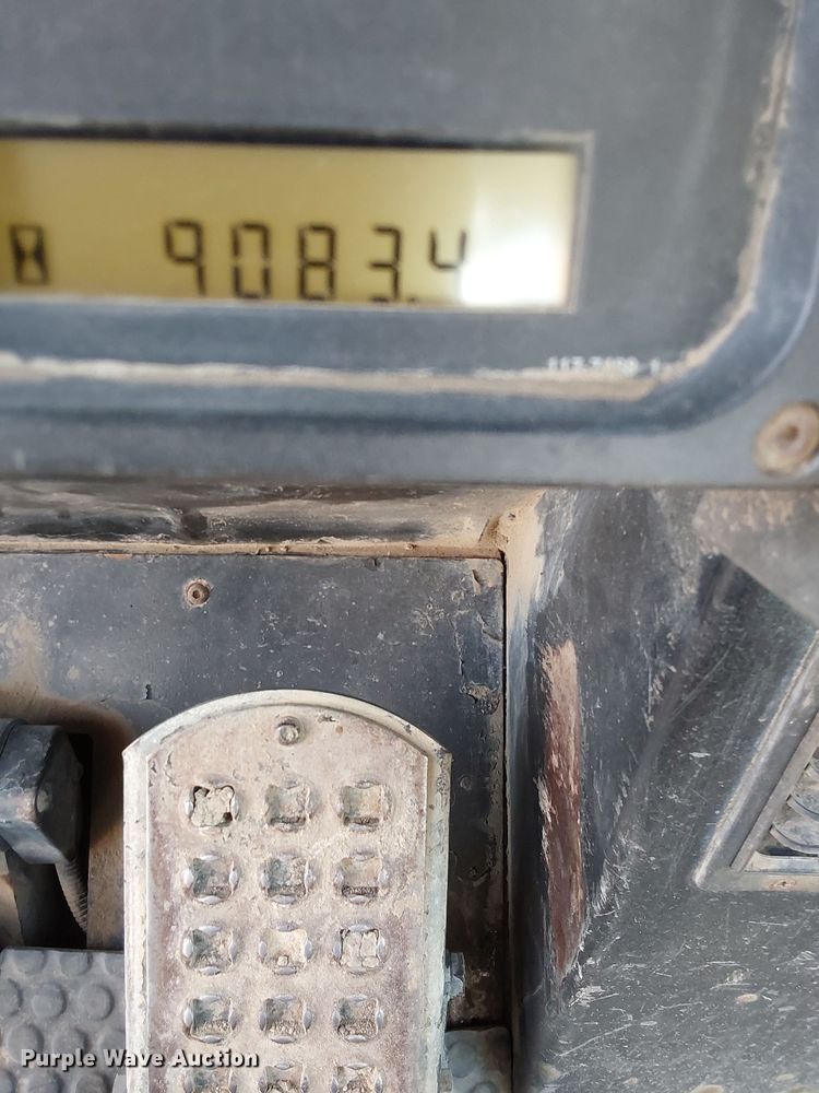 image for item DQ8473 2001 Caterpillar 963C track loader