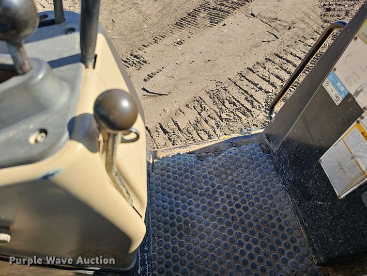 image for item DQ8473 2001 Caterpillar 963C track loader