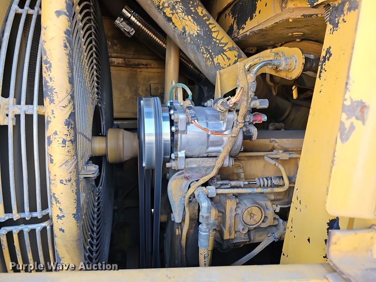 image for item DQ8473 2001 Caterpillar 963C track loader