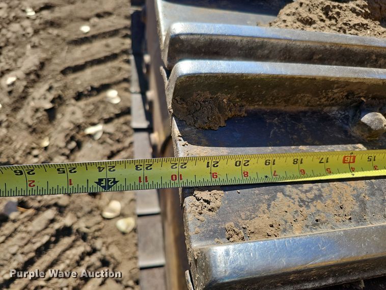 image for item DQ8473 2001 Caterpillar 963C track loader