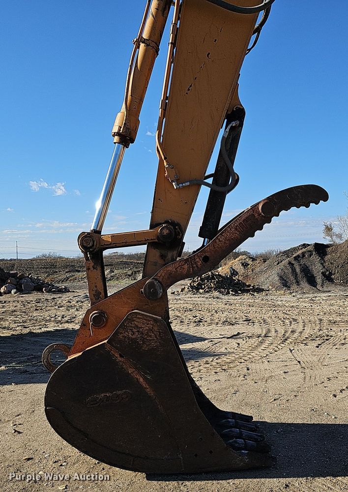 image for item DQ8475 2010 Case CX240B excavator