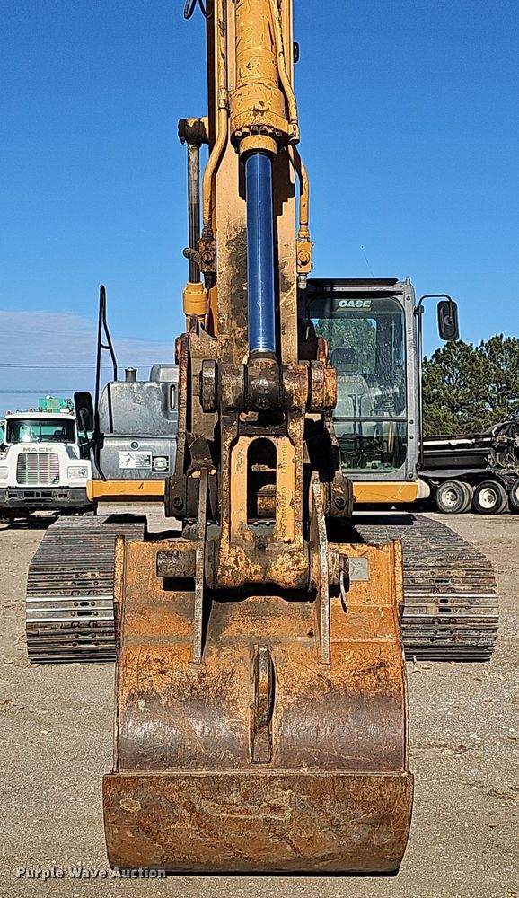 image for item DQ8475 2010 Case CX240B excavator