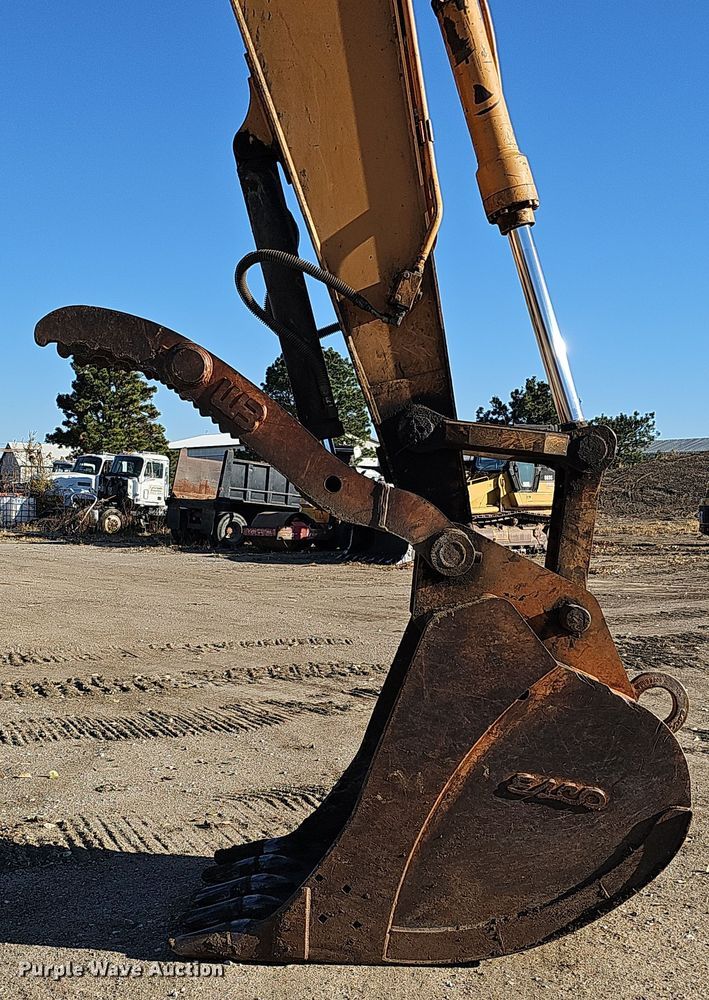 image for item DQ8475 2010 Case CX240B excavator