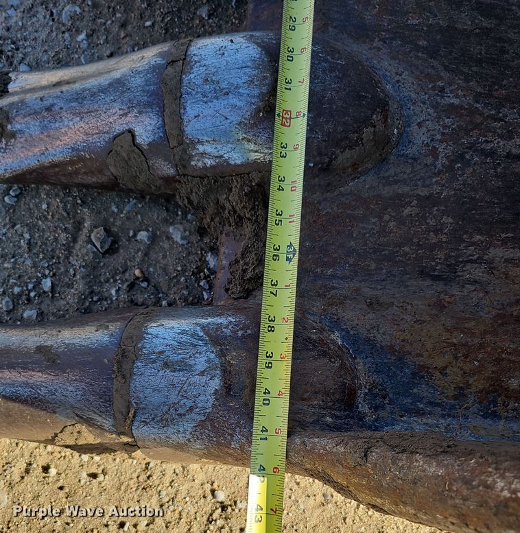 image for item DQ8475 2010 Case CX240B excavator