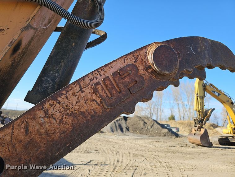 image for item DQ8475 2010 Case CX240B excavator