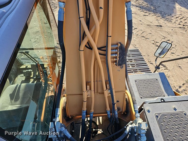 image for item DQ8475 2010 Case CX240B excavator