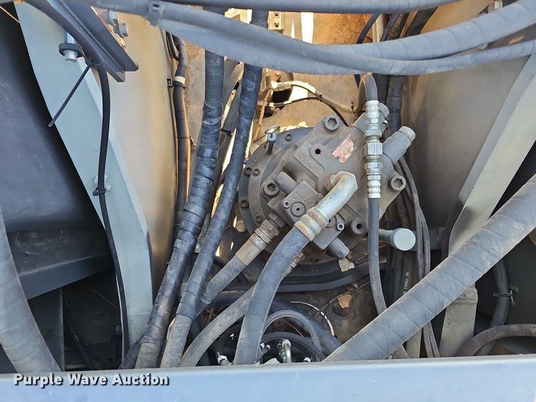 image for item DQ8475 2010 Case CX240B excavator