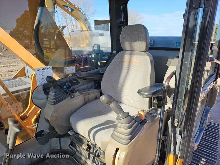 image for item DQ8475 2010 Case CX240B excavator