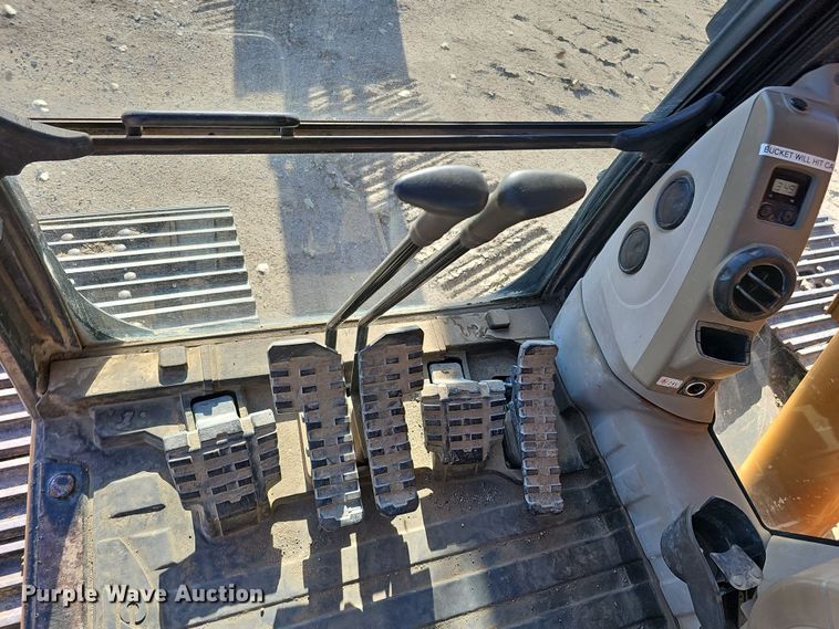 image for item DQ8475 2010 Case CX240B excavator