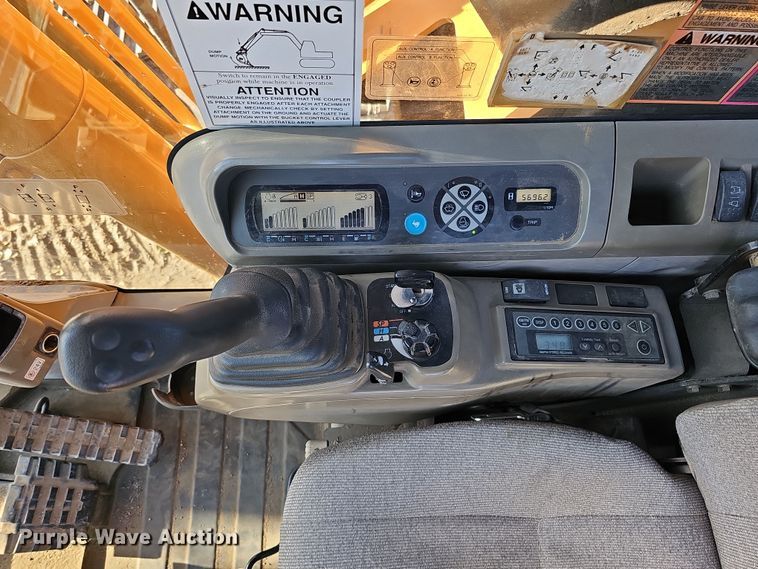 image for item DQ8475 2010 Case CX240B excavator