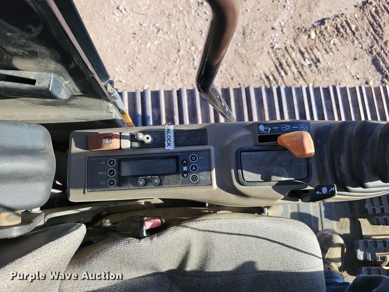 image for item DQ8475 2010 Case CX240B excavator