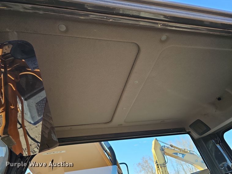 image for item DQ8475 2010 Case CX240B excavator