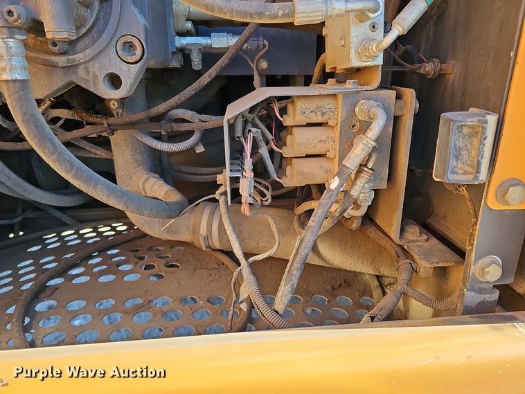 image for item DQ8475 2010 Case CX240B excavator