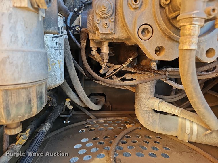 image for item DQ8475 2010 Case CX240B excavator