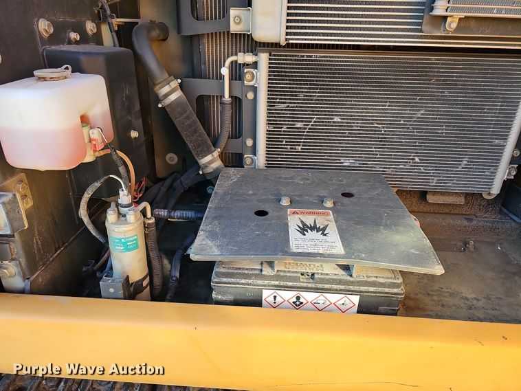 image for item DQ8475 2010 Case CX240B excavator