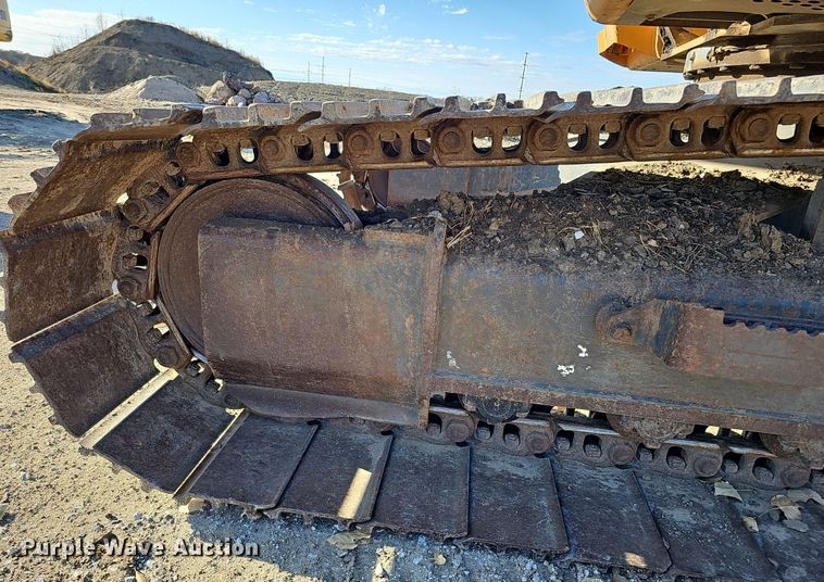 image for item DQ8475 2010 Case CX240B excavator