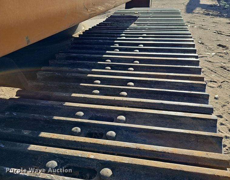 image for item DQ8475 2010 Case CX240B excavator