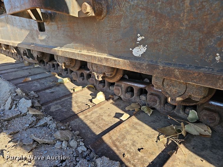 image for item DQ8475 2010 Case CX240B excavator