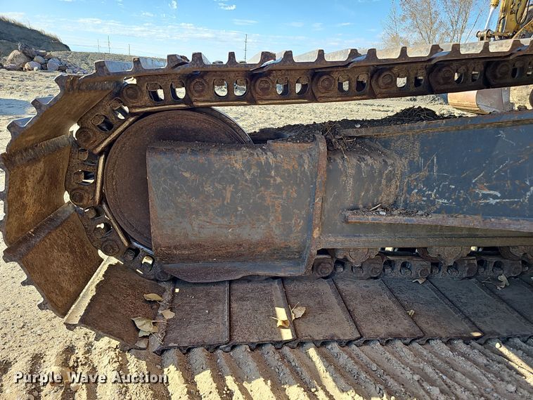 image for item DQ8475 2010 Case CX240B excavator