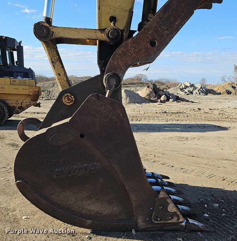 image for item DQ8476 2005 Komatsu  PC300 HD-7 excavator