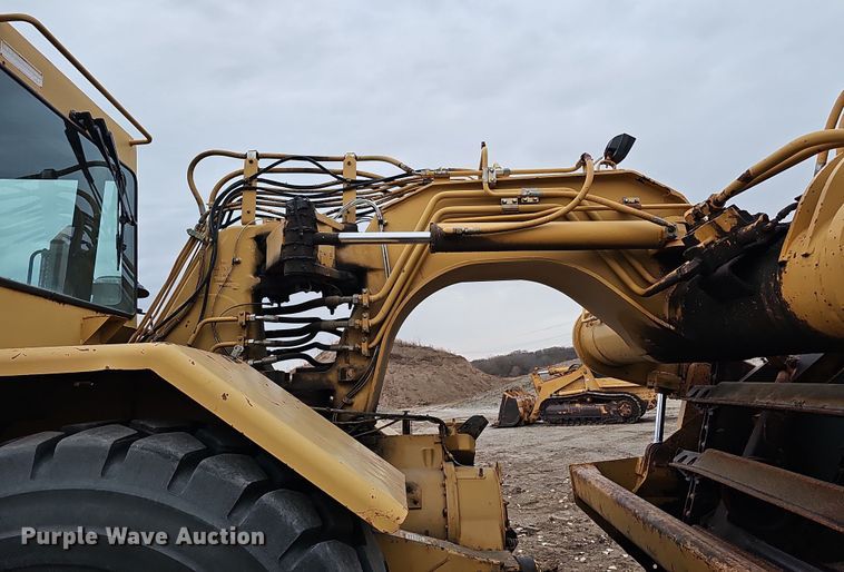 image for item DQ8477 2001 Caterpillar 615C Series II elevating scraper