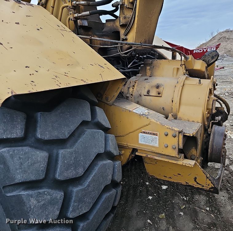 image for item DQ8477 2001 Caterpillar 615C Series II elevating scraper