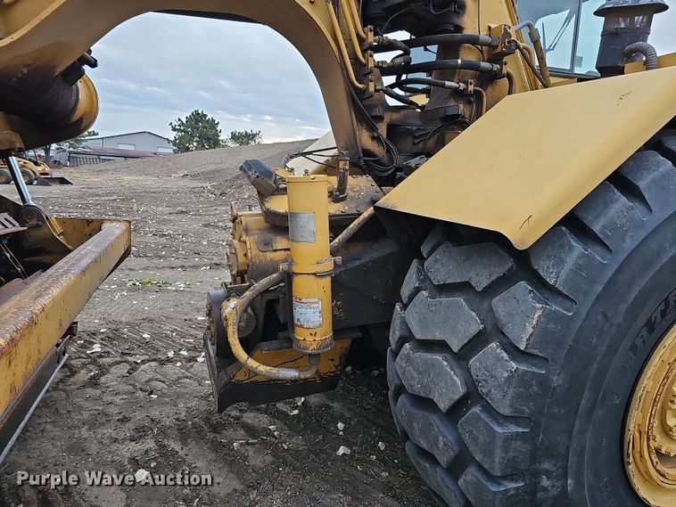 image for item DQ8477 2001 Caterpillar 615C Series II elevating scraper