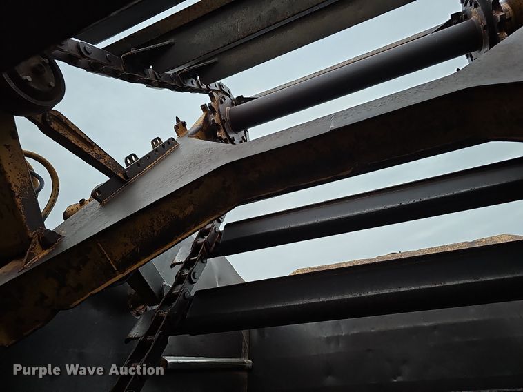 image for item DQ8477 2001 Caterpillar 615C Series II elevating scraper