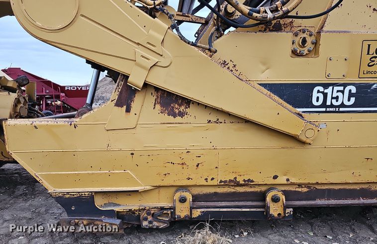 image for item DQ8477 2001 Caterpillar 615C Series II elevating scraper