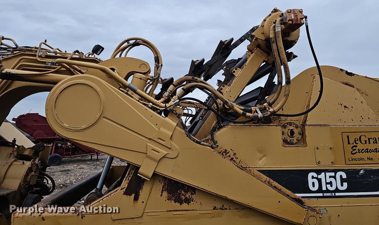 image for item DQ8477 2001 Caterpillar 615C Series II elevating scraper