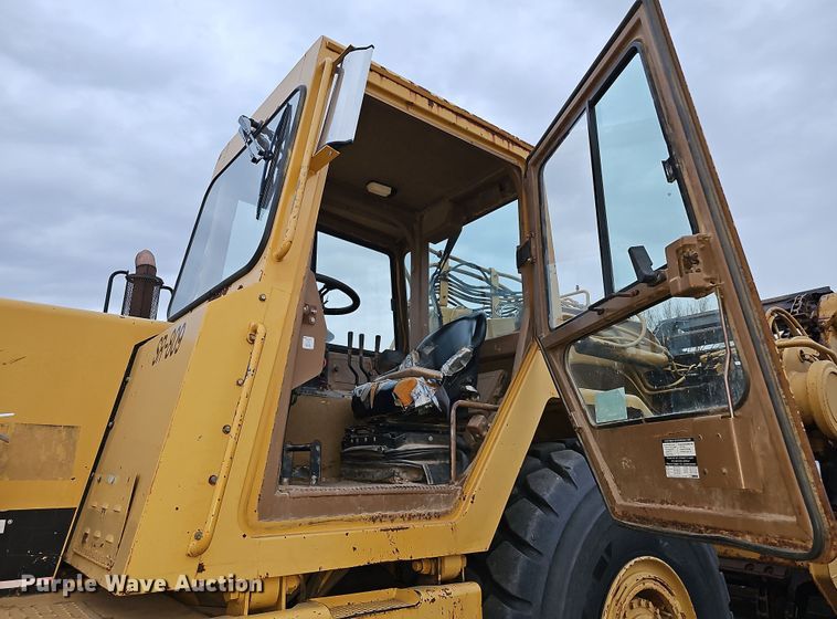 image for item DQ8477 2001 Caterpillar 615C Series II elevating scraper