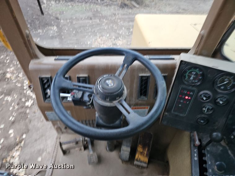 image for item DQ8477 2001 Caterpillar 615C Series II elevating scraper