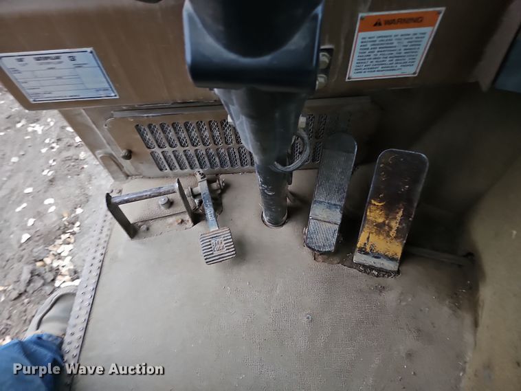 image for item DQ8477 2001 Caterpillar 615C Series II elevating scraper