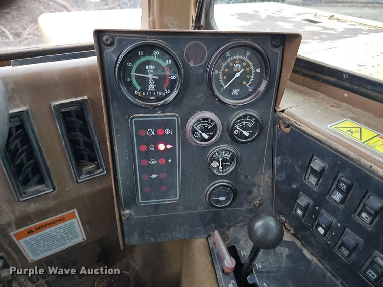 image for item DQ8477 2001 Caterpillar 615C Series II elevating scraper