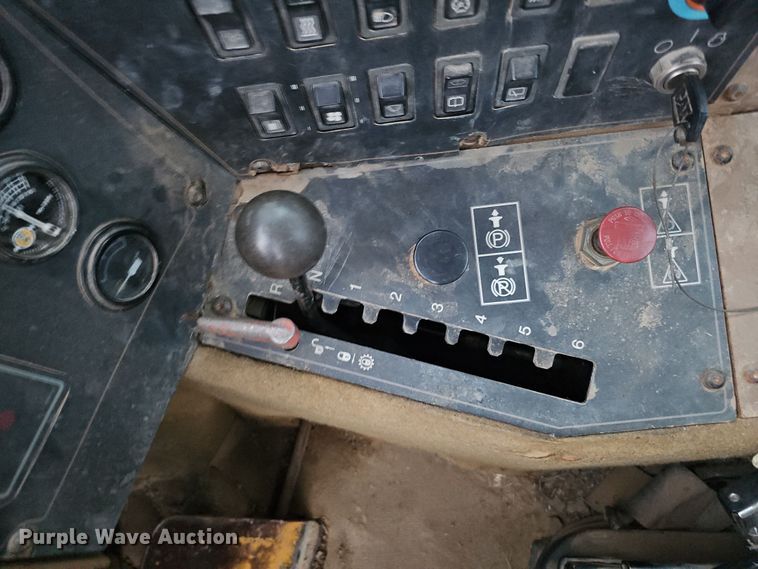 image for item DQ8477 2001 Caterpillar 615C Series II elevating scraper