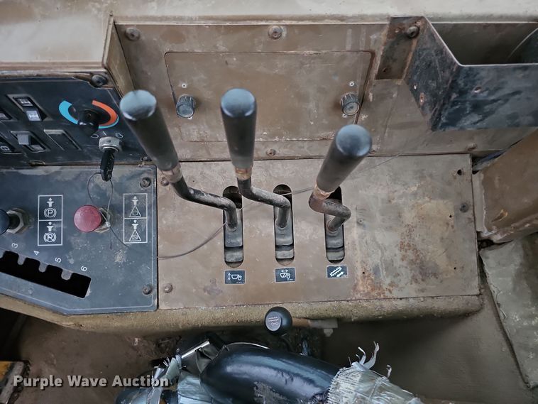 image for item DQ8477 2001 Caterpillar 615C Series II elevating scraper