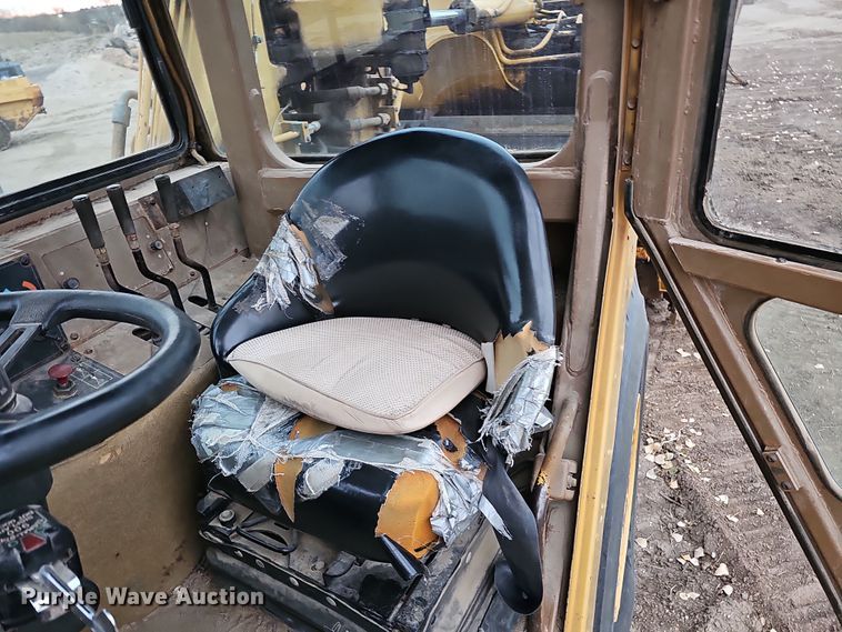 image for item DQ8477 2001 Caterpillar 615C Series II elevating scraper