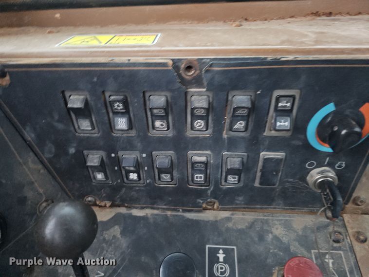 image for item DQ8477 2001 Caterpillar 615C Series II elevating scraper