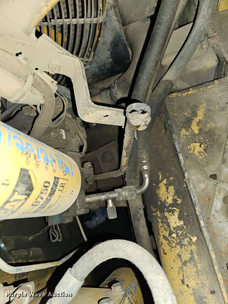 image for item DQ8477 2001 Caterpillar 615C Series II elevating scraper