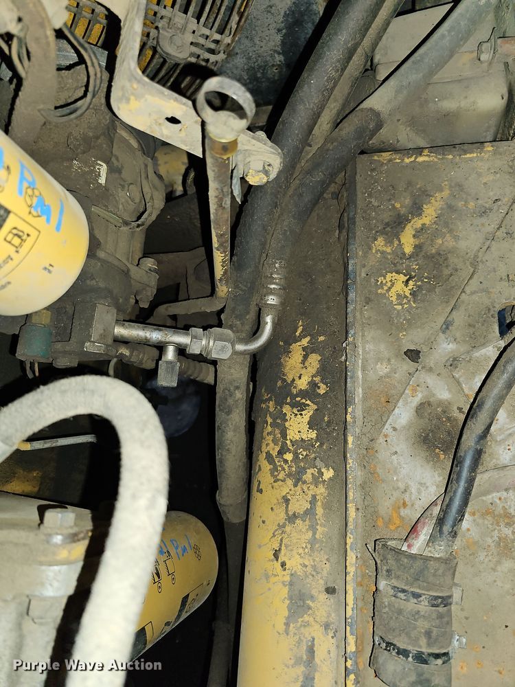 image for item DQ8477 2001 Caterpillar 615C Series II elevating scraper