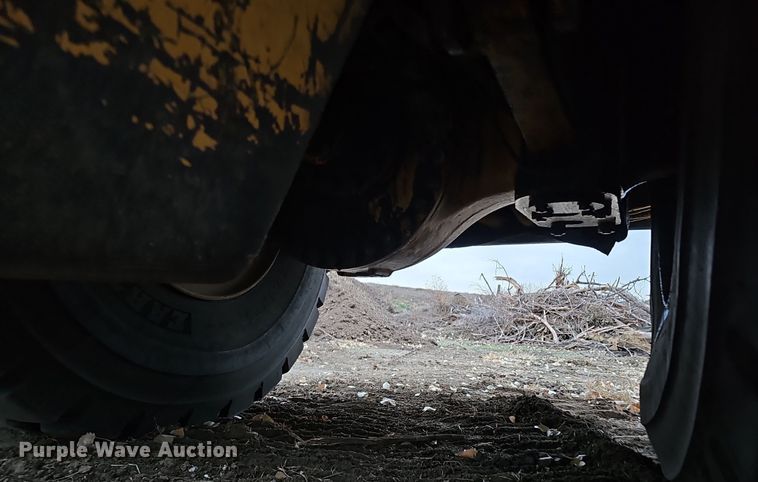 image for item DQ8477 2001 Caterpillar 615C Series II elevating scraper