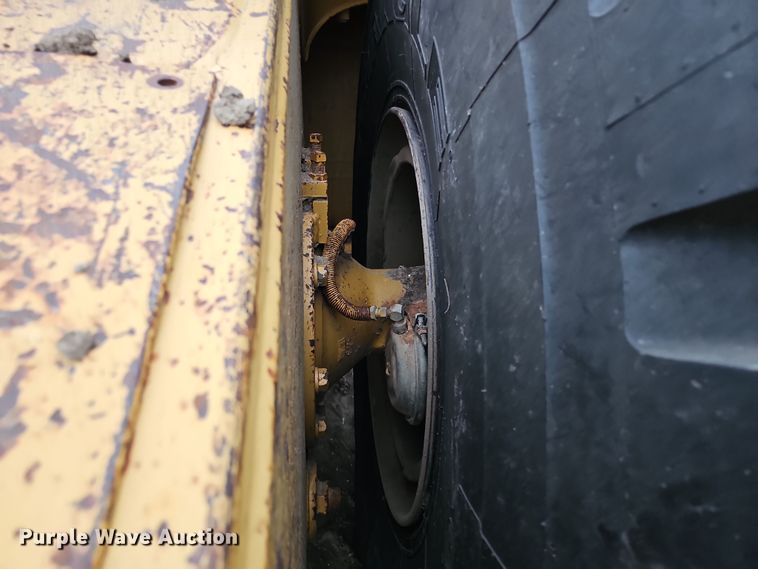 image for item DQ8477 2001 Caterpillar 615C Series II elevating scraper