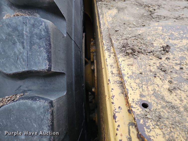 image for item DQ8477 2001 Caterpillar 615C Series II elevating scraper