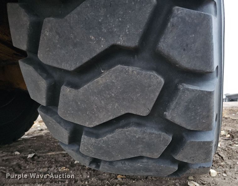 image for item DQ8477 2001 Caterpillar 615C Series II elevating scraper